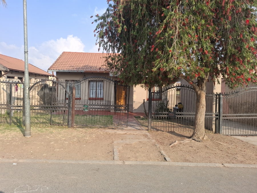 4 Bedroom Property for Sale in Kaalfontein Gauteng