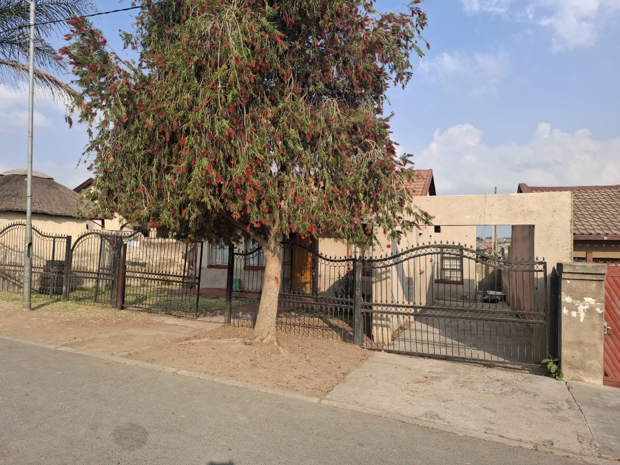 4 Bedroom Property for Sale in Kaalfontein Gauteng
