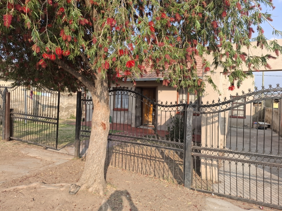 4 Bedroom Property for Sale in Kaalfontein Gauteng