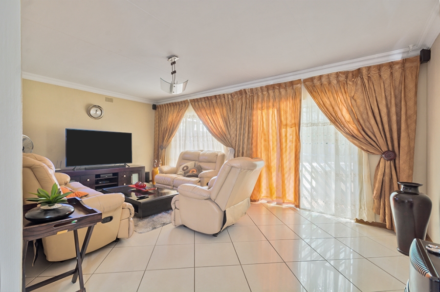 3 Bedroom Property for Sale in Bromhof Gauteng