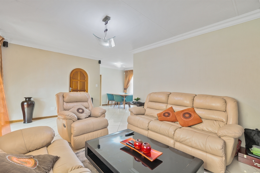 3 Bedroom Property for Sale in Bromhof Gauteng