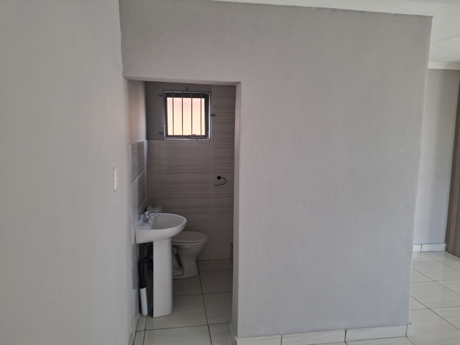 To Let 1 Bedroom Property for Rent in Croydon Gauteng