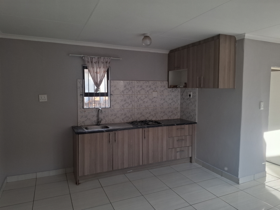 To Let 1 Bedroom Property for Rent in Croydon Gauteng