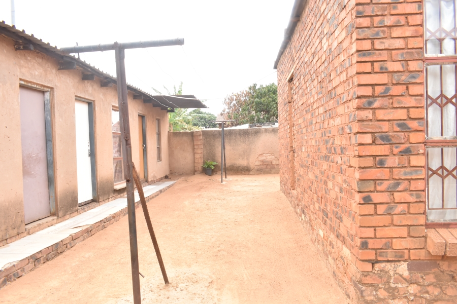 5 Bedroom Property for Sale in Soshanguve South Ext 1 Gauteng