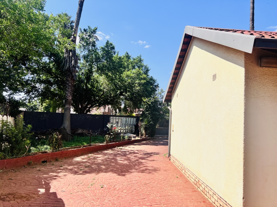 3 Bedroom Property for Sale in Crystal Park Gauteng