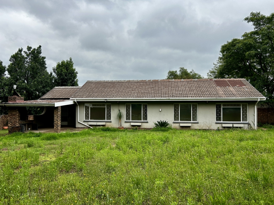 To Let 3 Bedroom Property for Rent in Vorna Valley Gauteng