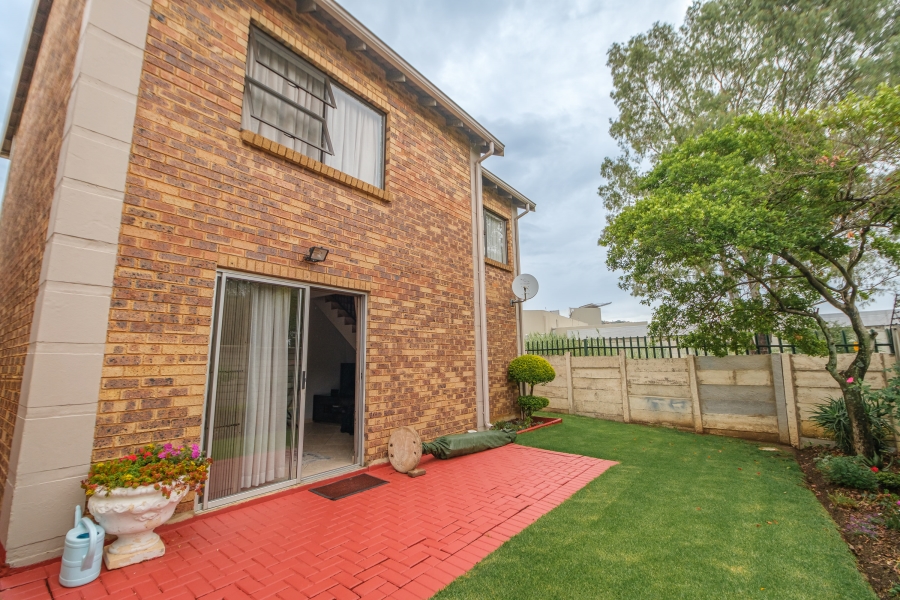 3 Bedroom Property for Sale in Wilgeheuwel Gauteng