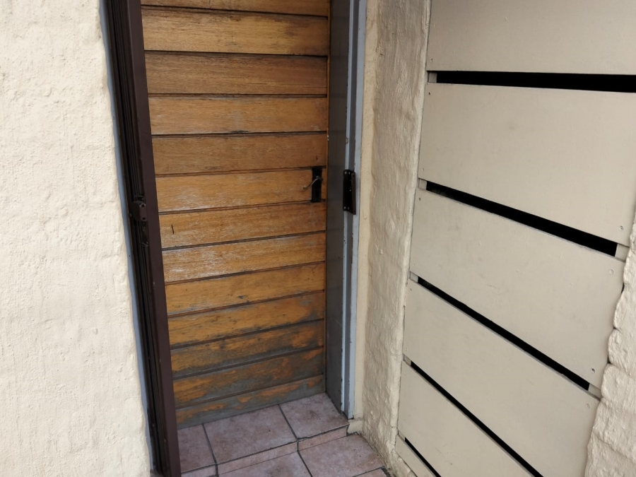 To Let 1 Bedroom Property for Rent in Clubview Gauteng
