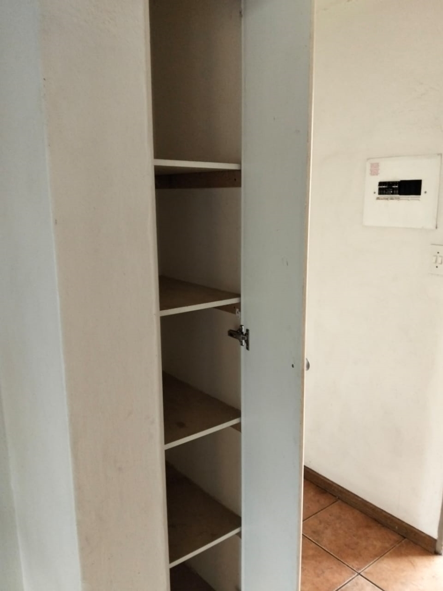 To Let 1 Bedroom Property for Rent in Clubview Gauteng