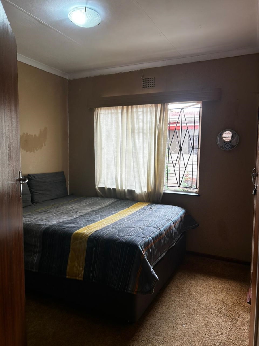 6 Bedroom Property for Sale in Azaadville Gauteng