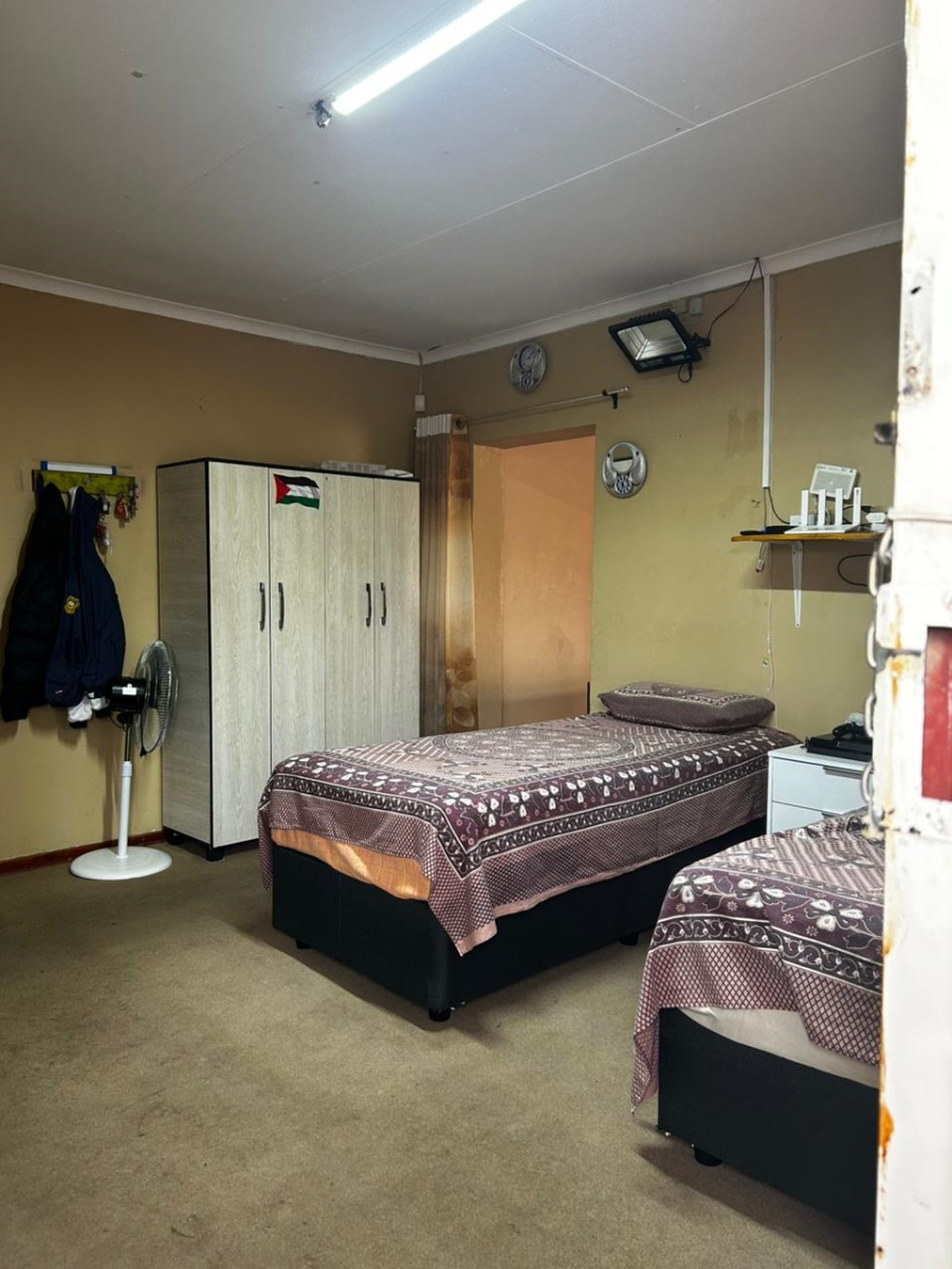 6 Bedroom Property for Sale in Azaadville Gauteng