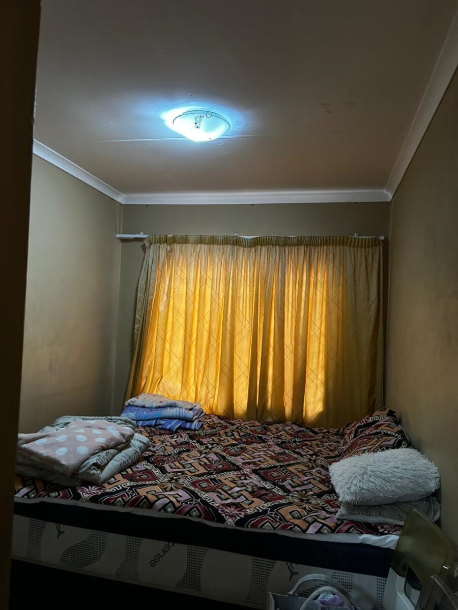 6 Bedroom Property for Sale in Azaadville Gauteng