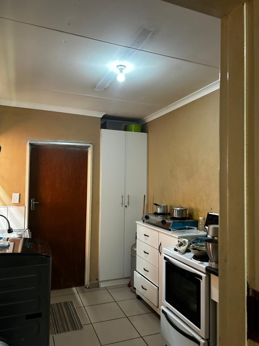 6 Bedroom Property for Sale in Azaadville Gauteng