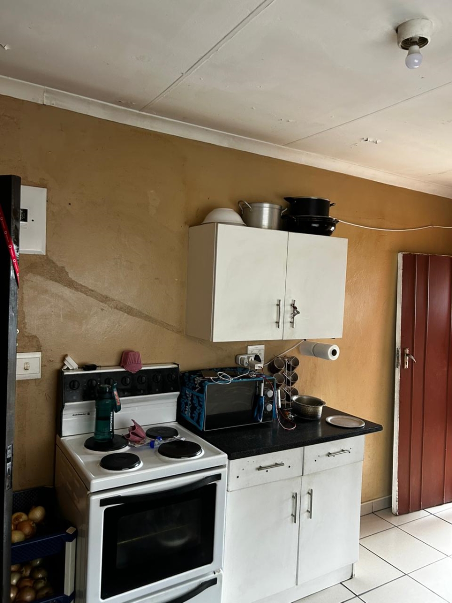 6 Bedroom Property for Sale in Azaadville Gauteng