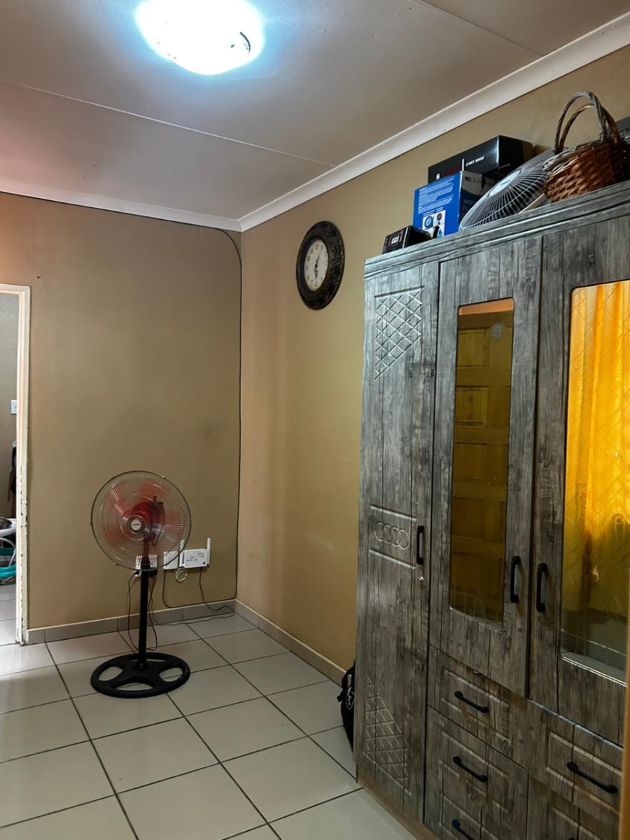 6 Bedroom Property for Sale in Azaadville Gauteng