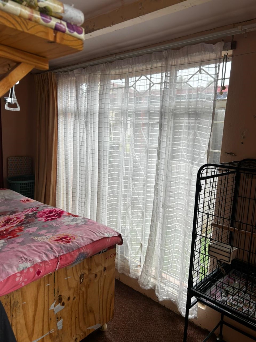 6 Bedroom Property for Sale in Azaadville Gauteng