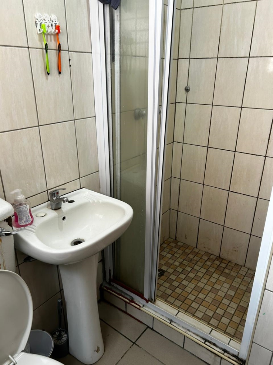 6 Bedroom Property for Sale in Azaadville Gauteng