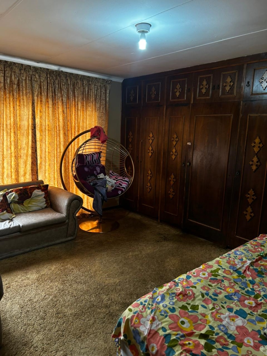 6 Bedroom Property for Sale in Azaadville Gauteng