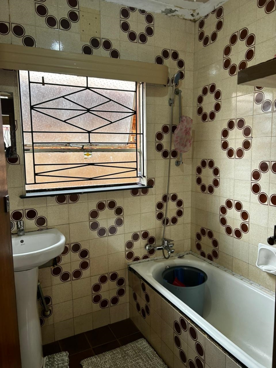 6 Bedroom Property for Sale in Azaadville Gauteng