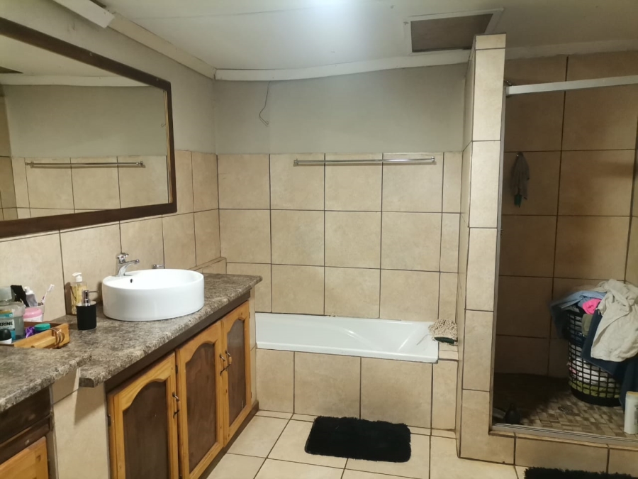 5 Bedroom Property for Sale in Rosashof Gauteng