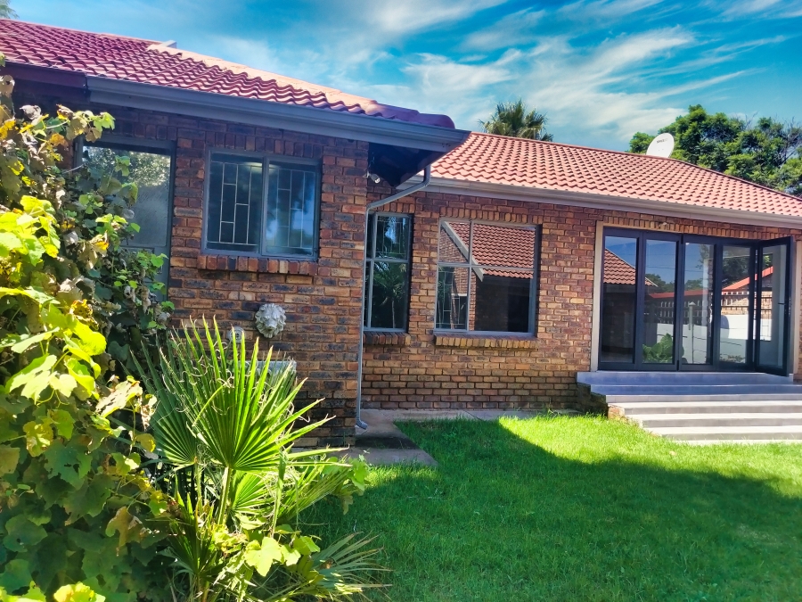 3 Bedroom Property for Sale in Garsfontein Gauteng