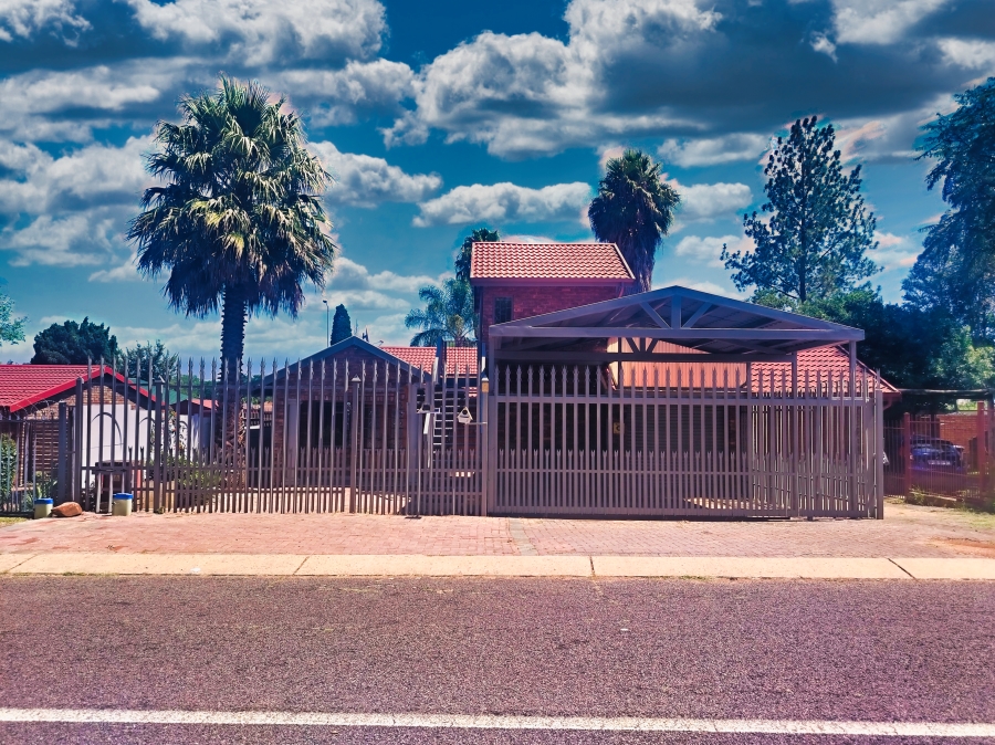 3 Bedroom Property for Sale in Garsfontein Gauteng