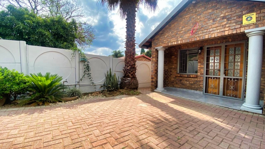 3 Bedroom Property for Sale in Garsfontein Gauteng