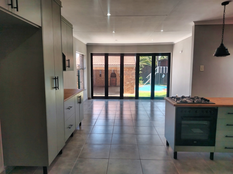 3 Bedroom Property for Sale in Garsfontein Gauteng