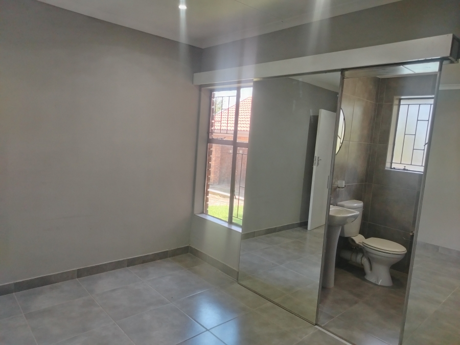 3 Bedroom Property for Sale in Garsfontein Gauteng