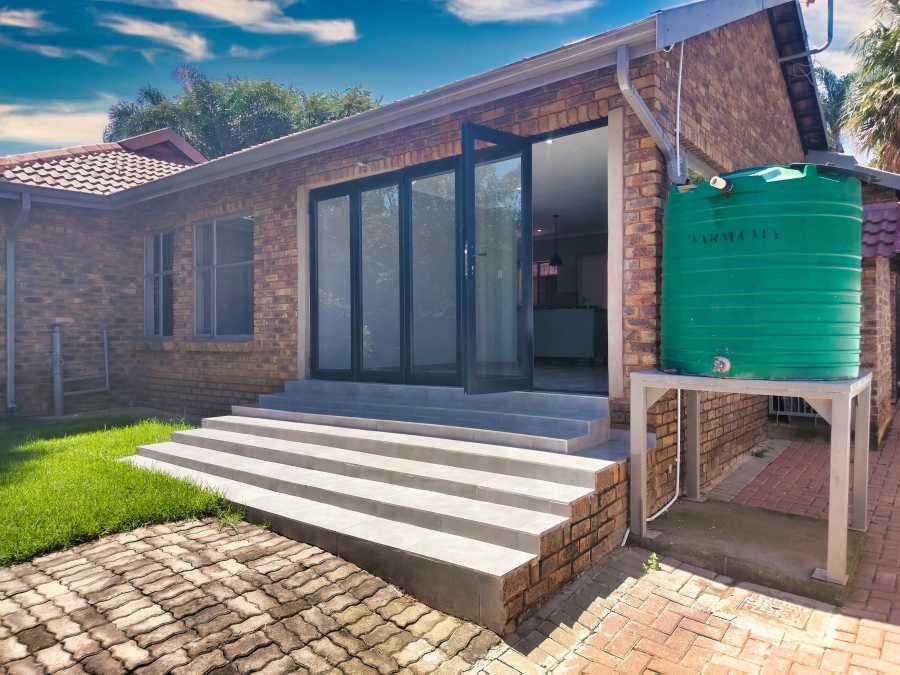 3 Bedroom Property for Sale in Garsfontein Gauteng