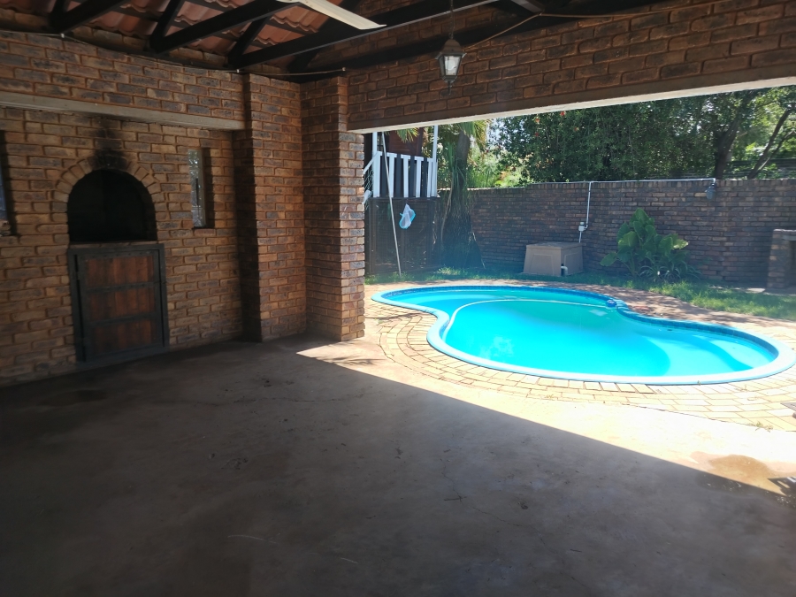 3 Bedroom Property for Sale in Garsfontein Gauteng