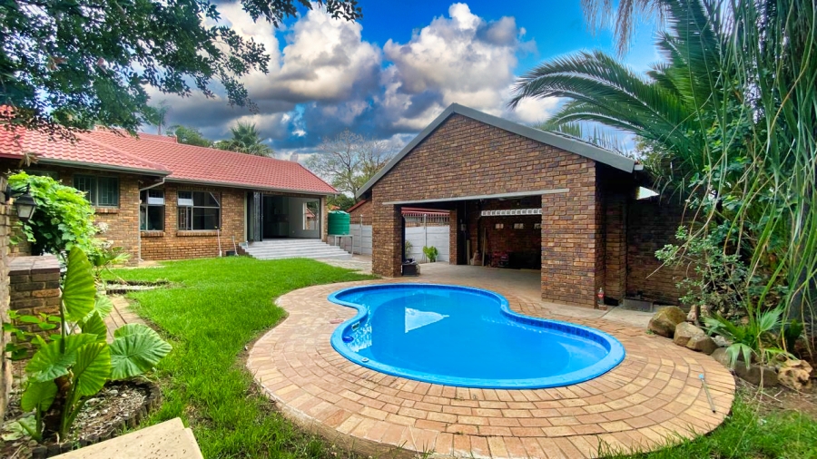 3 Bedroom Property for Sale in Garsfontein Gauteng