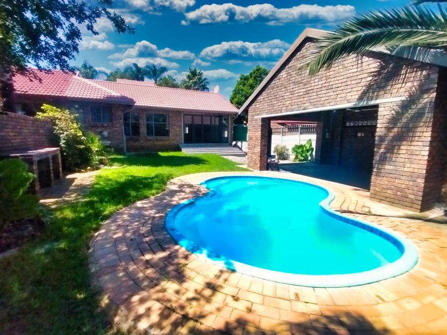 3 Bedroom Property for Sale in Garsfontein Gauteng