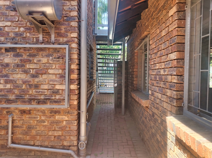3 Bedroom Property for Sale in Garsfontein Gauteng