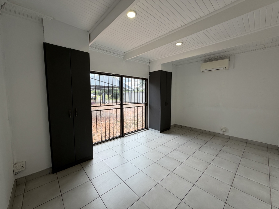 To Let Commercial Property for Rent in Clubview Gauteng