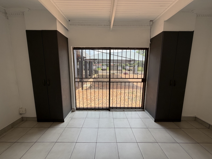 To Let Commercial Property for Rent in Clubview Gauteng