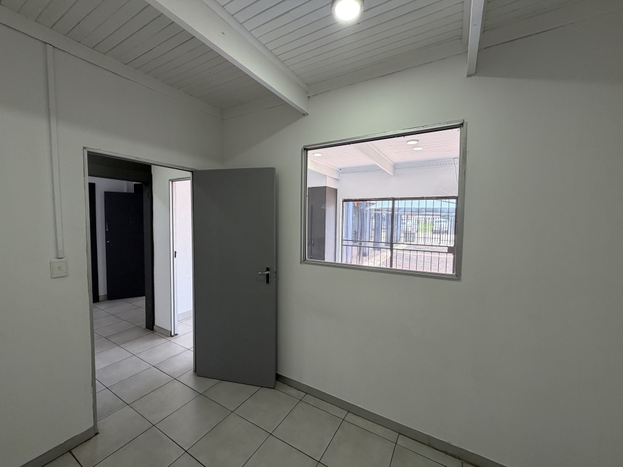 To Let Commercial Property for Rent in Clubview Gauteng