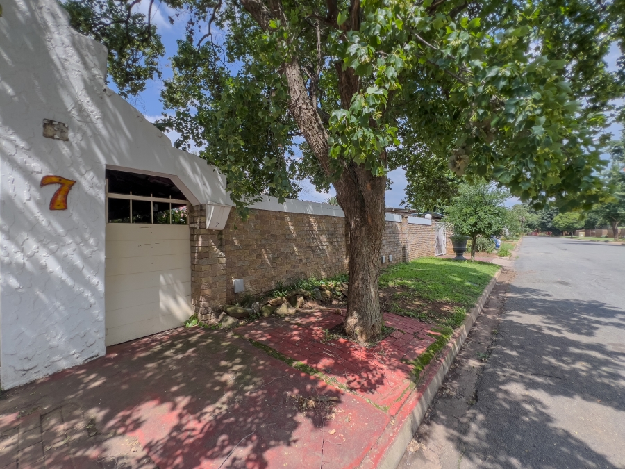 To Let 1 Bedroom Property for Rent in Nimrod Park Gauteng