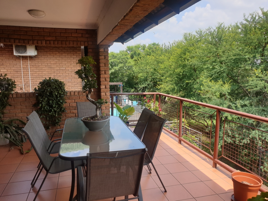 To Let 4 Bedroom Property for Rent in Lynnwood Glen Gauteng
