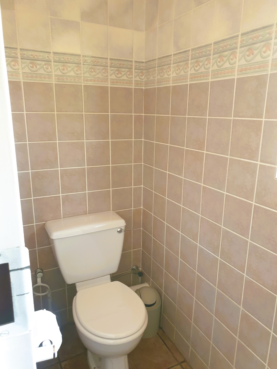 To Let 4 Bedroom Property for Rent in Lynnwood Glen Gauteng