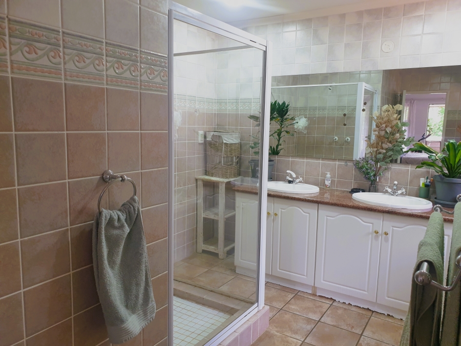 To Let 4 Bedroom Property for Rent in Lynnwood Glen Gauteng