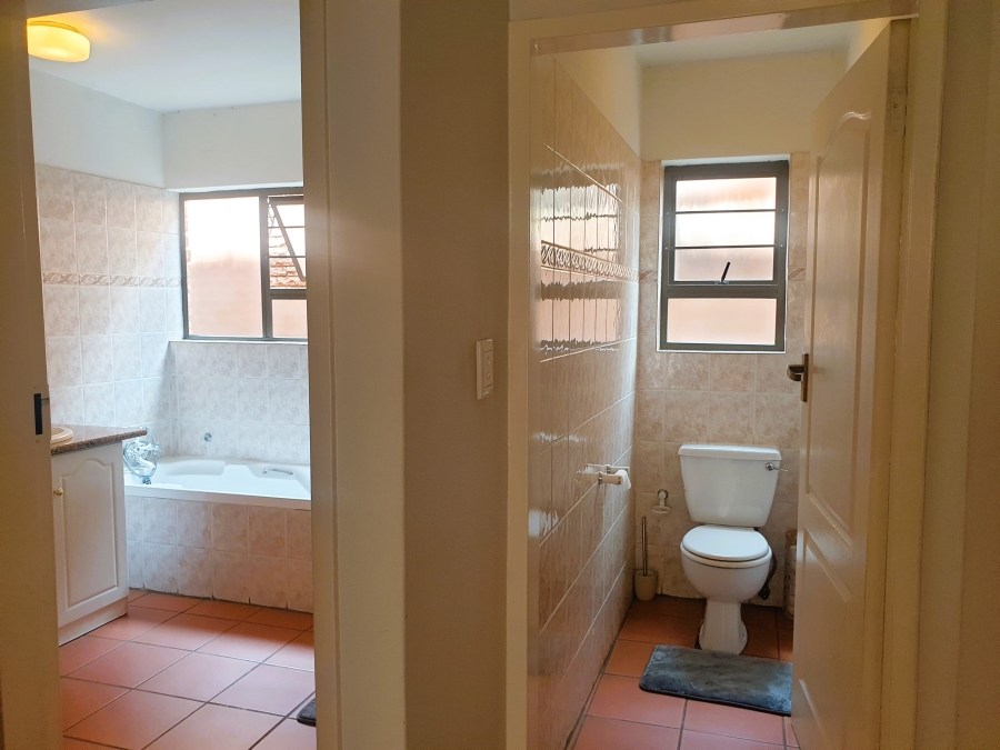 To Let 4 Bedroom Property for Rent in Lynnwood Glen Gauteng