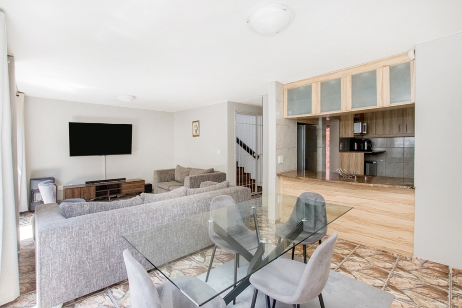 2 Bedroom Property for Sale in Lindhaven Gauteng