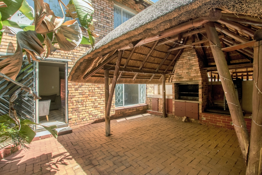 2 Bedroom Property for Sale in Lindhaven Gauteng