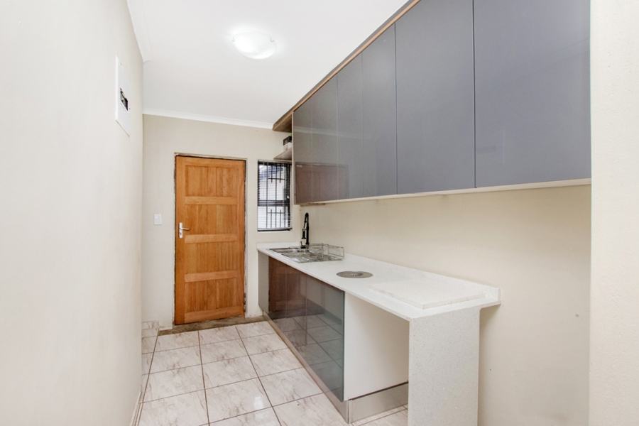 6 Bedroom Property for Sale in Noordwyk Gauteng