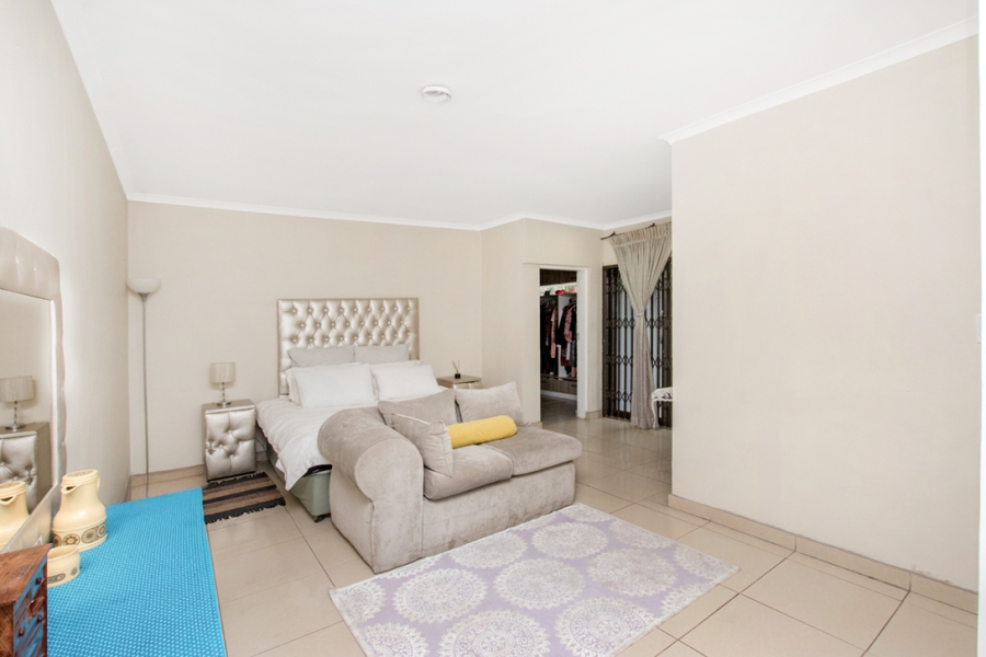 6 Bedroom Property for Sale in Noordwyk Gauteng