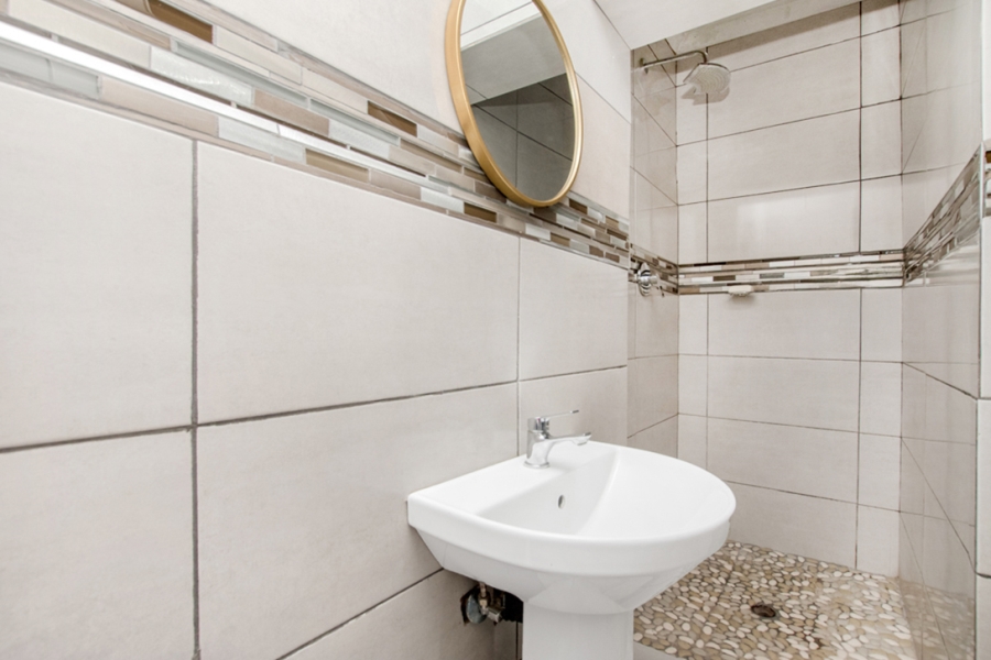 6 Bedroom Property for Sale in Noordwyk Gauteng