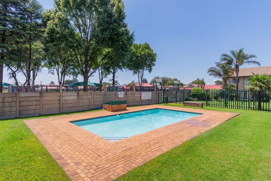 2 Bedroom Property for Sale in Ravenswood Gauteng