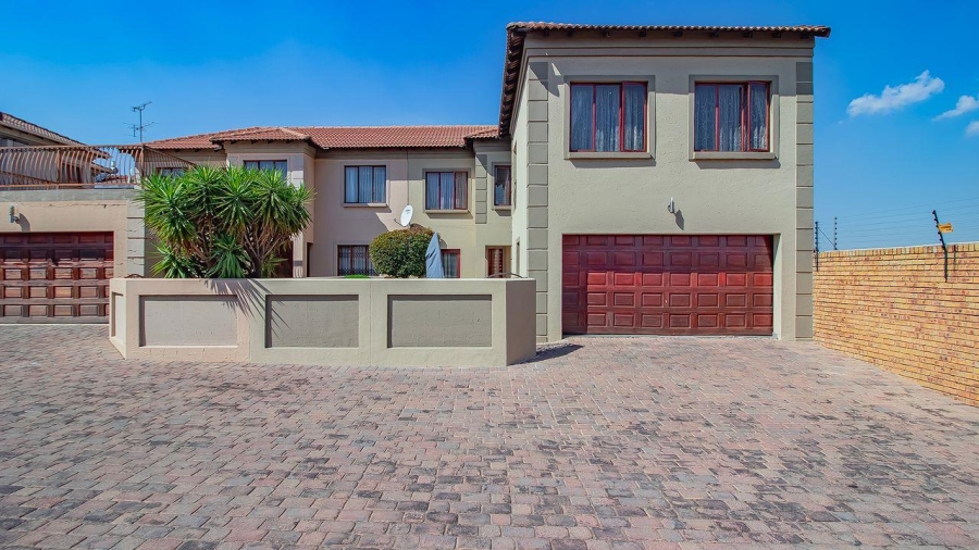 3 Bedroom Property for Sale in Sonneveld Gauteng