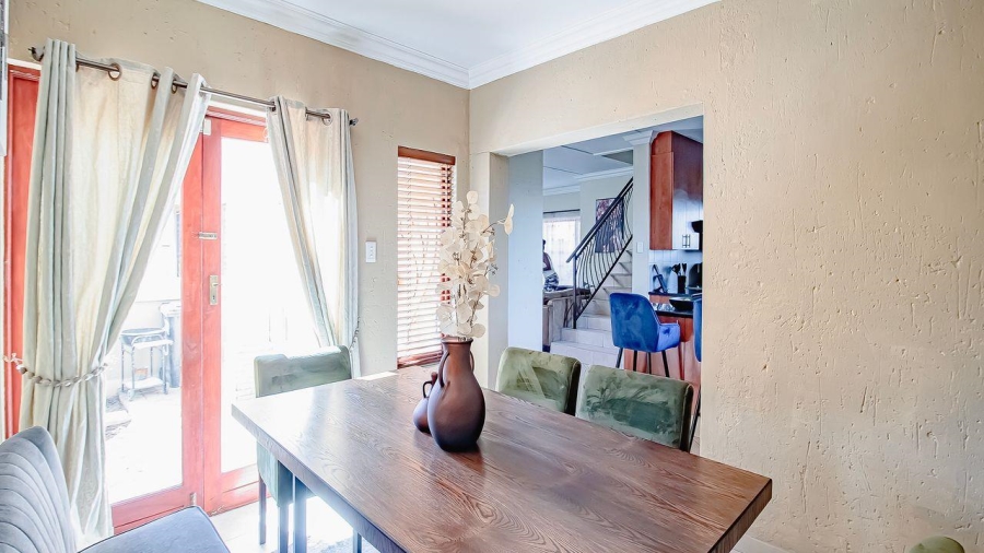 3 Bedroom Property for Sale in Sonneveld Gauteng